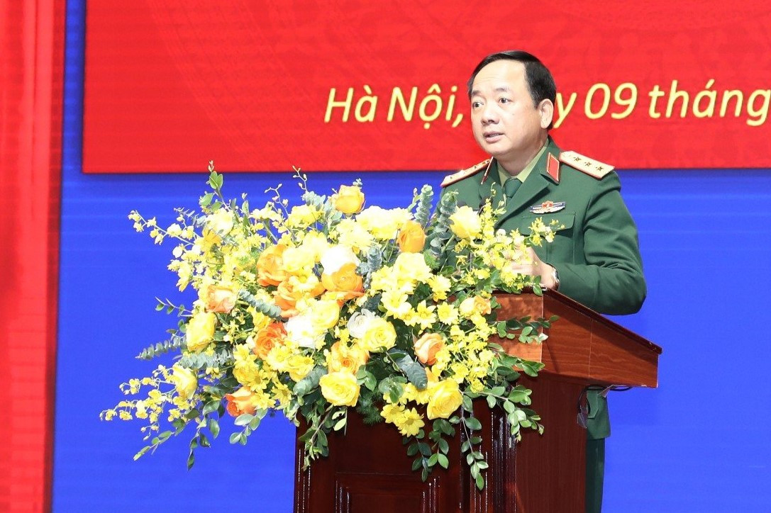 Thượng tướng Trịnh Văn Quyết - Phó Chủ nhiệm Tổng cục Chính trị QĐND Việt Nam, phát biểu tại hội nghị.