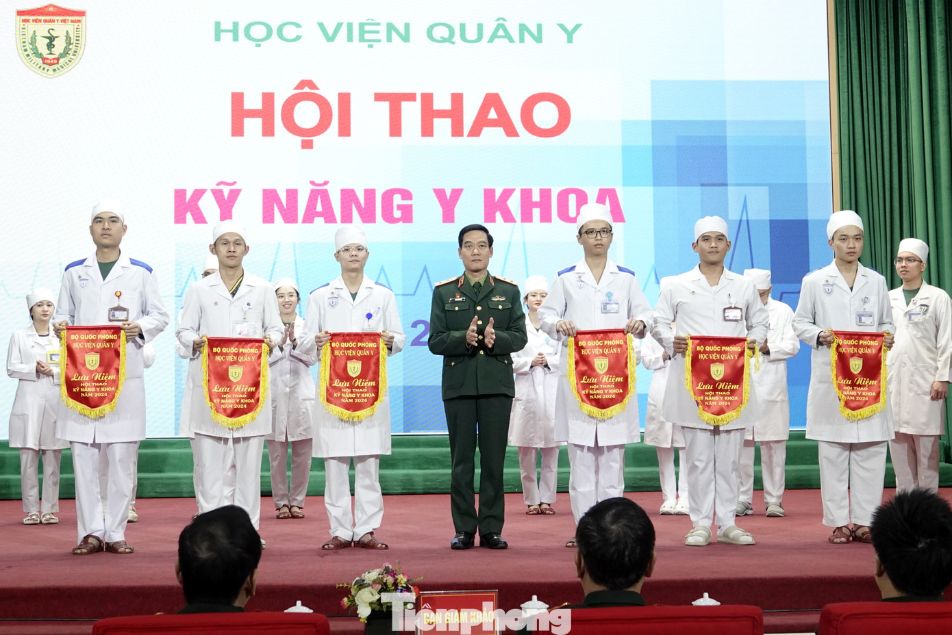 6 đội thi tham gia hội thao cấp Học viện đến từ hai hệ đào tạo học viên trong nước và hệ đào tạo học viên quốc tế. 6 đội thi tham gia hội thao cấp Học viện đến từ hai hệ đào tạo học viên trong nước và hệ đào tạo học viên quốc tế.