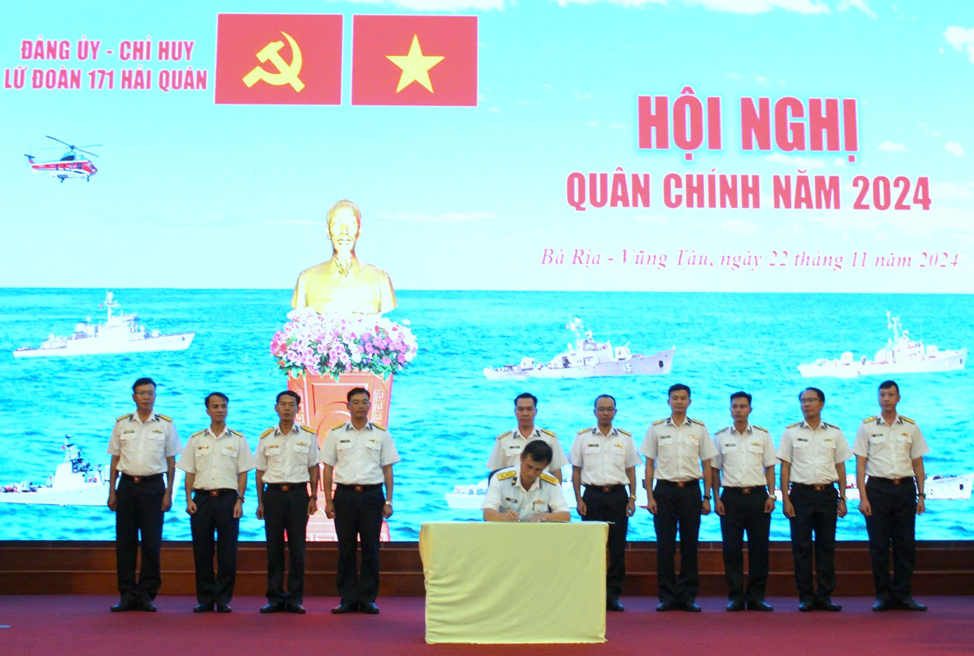 Các cơ quan, đơn vị ký kết giao ước thi đua tại hội nghị. Các cơ quan, đơn vị ký kết giao ước thi đua tại hội nghị.