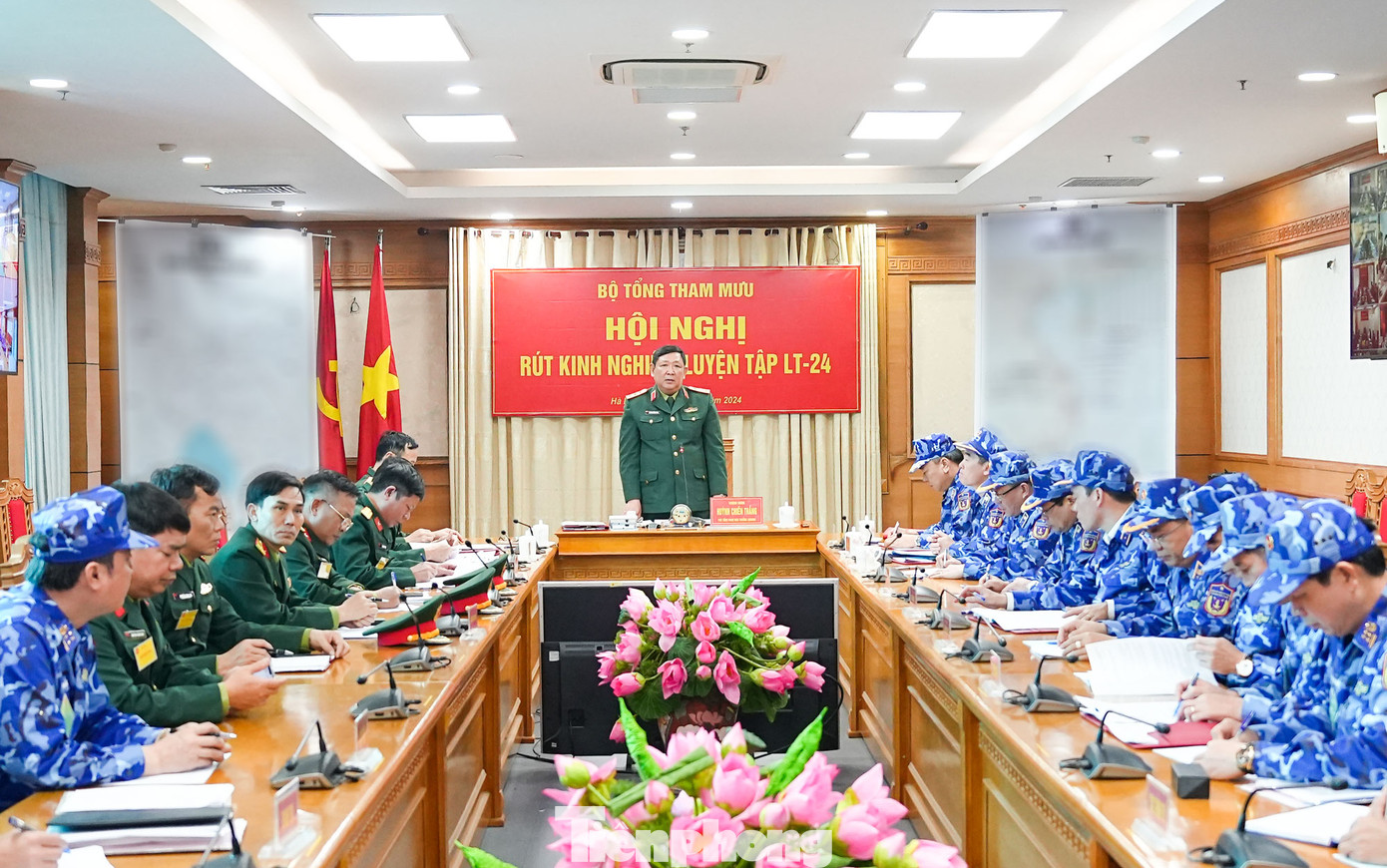 Thượng tướng Huỳnh Chiến Thắng chủ trì Hội nghị rút kinh nghiệm trong chuyển trạng thái sẵn sàng chiến đấu tại Bộ Tư lệnh Cảnh sát biển.