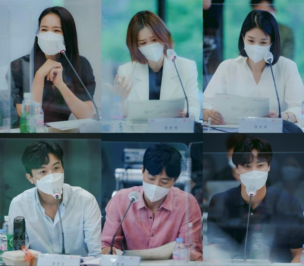 2022 là năm ý nghĩa đối với người đẹp 8x. Cô sẽ tái xuất màn ảnh nhỏ với tác phẩm "Thirty Nine" (tạm dịch: 39) sau khi gây sốt châu Á với "Hạ cánh nơi anh" năm 2019. Hôm 12/1, dàn diễn viên phim đã có buổi đọc kịch bản đầu tiên.