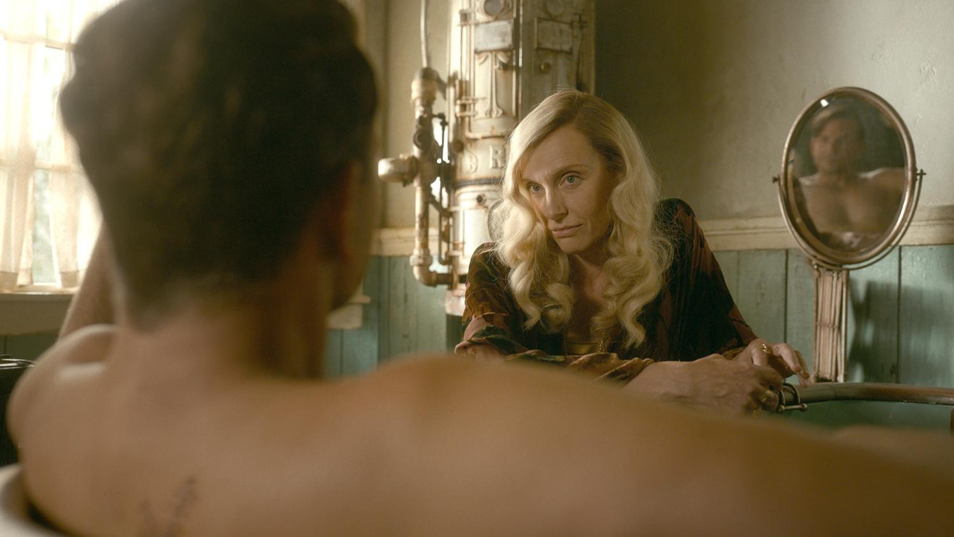 Theo Bradley Cooper, cảnh khỏa thân đóng vai trò quan trọng góp phần làm rõ nội dung phim.