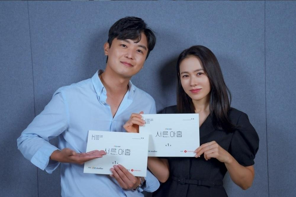 Ngoài ra, Son Ye Jin sẽ đóng cặp với tài tử Yeon Woo Jin trong phim mới.