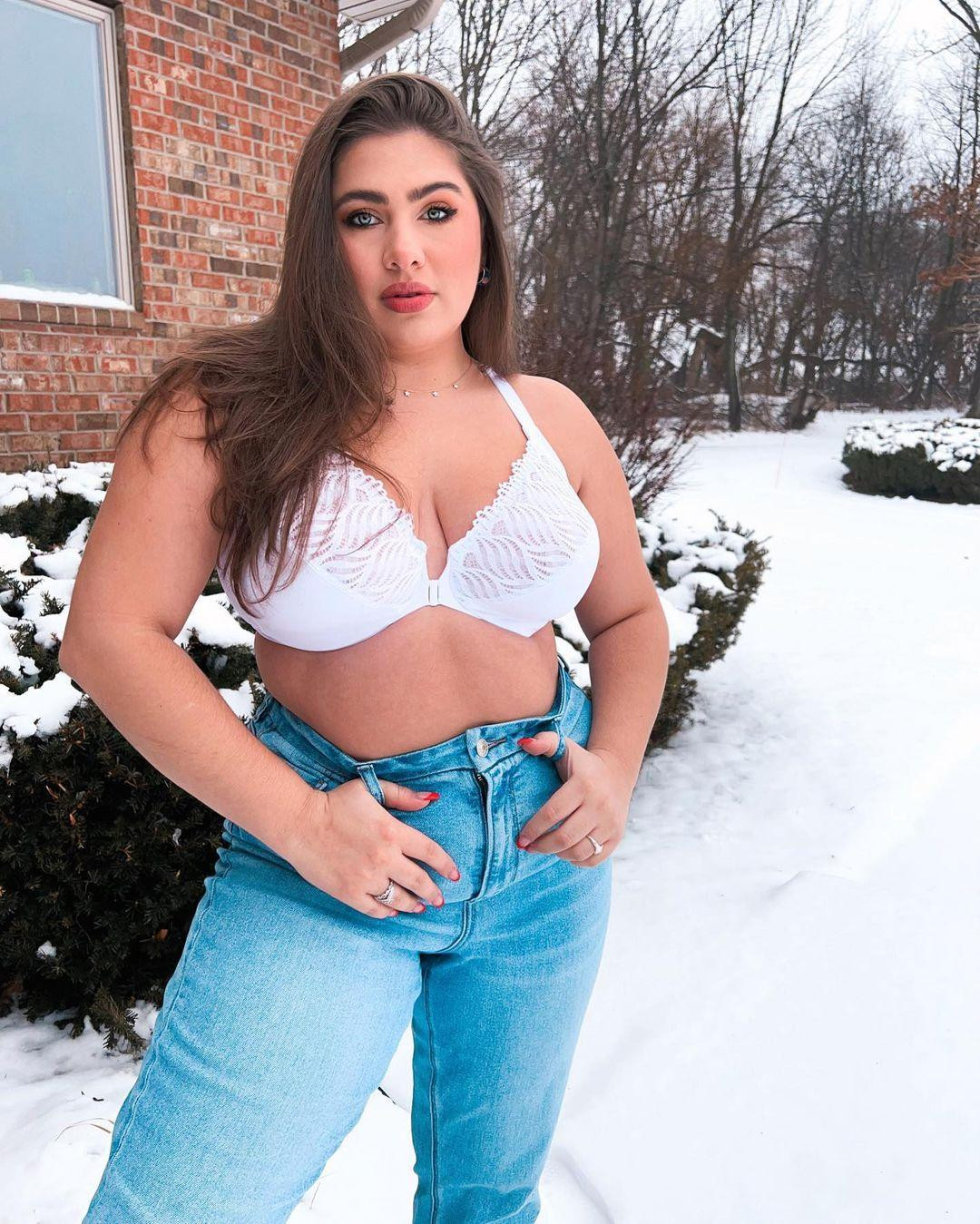 Đối với Emma, tham gia các cuộc thi sắc đẹp không phải chỉ để cho mình cô, mà còn tạo động lực cho những cô gái tự ti về hình thể. Cô muốn họ hiểu rằng, kích thước cơ thể không phải là rào cản phụ nữ làm những điều lớn lao.