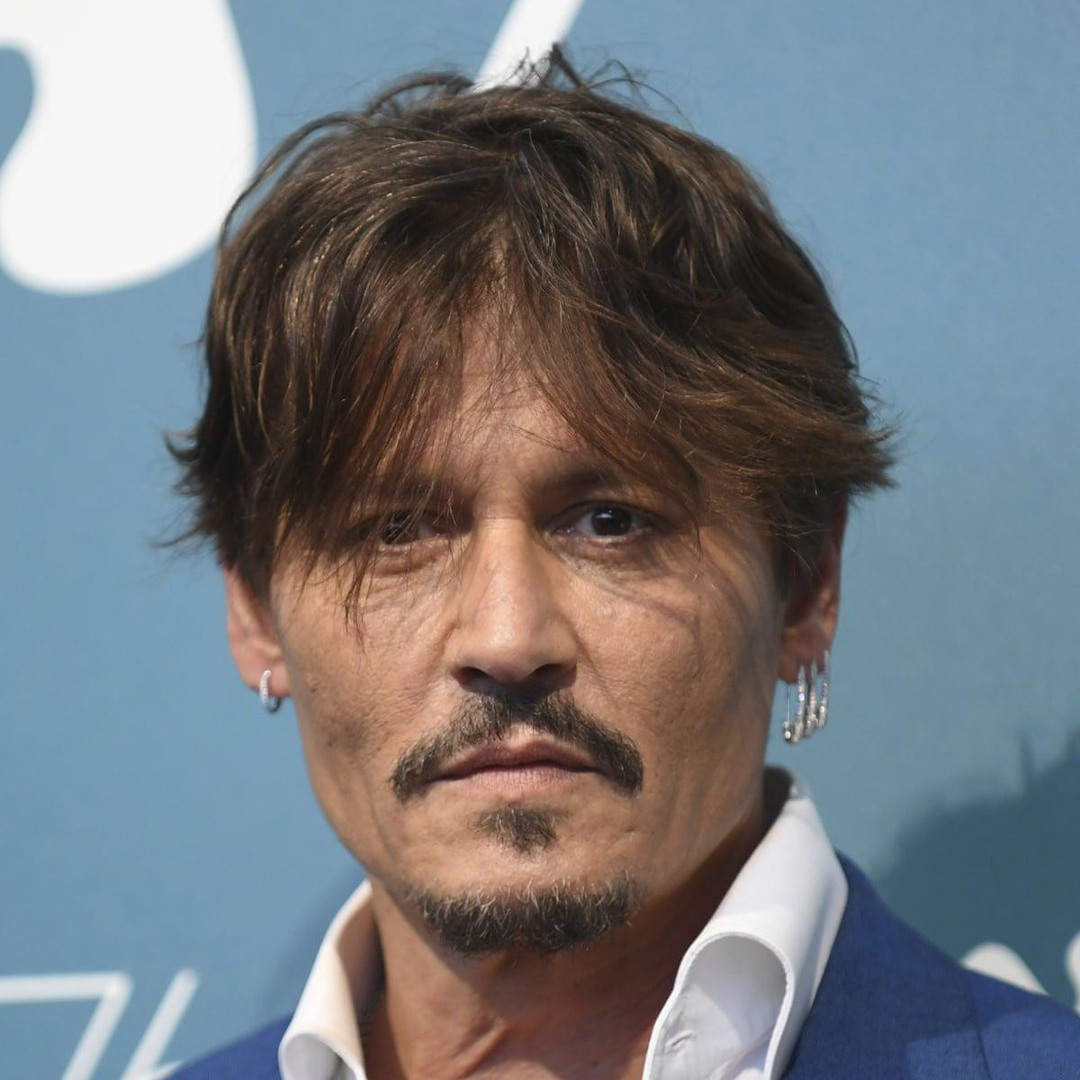 Johnny Depp là ngôi sao Âu - Mỹ duy nhất lọt Top 10. Anh xếp thứ 9 với hơn 27.000 bình chọn.