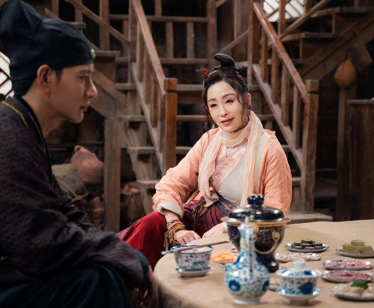 Trên Weibo cá nhân, Trương Mẫn gửi lời cảm ơn đến đạo diễn Vương Tinh cùng ê kíp làm phim. Cô chia sẻ, lần cuối hợp tác với đạo diễn Vương Tinh cách đây 28 năm nhưng đối với cô mới như ngày hôm qua. &quot;Tôi tin rằng đây sẽ là kỷ niệm đẹp giữa chúng tôi. Đồng thời tôi cũng rất vui vì được hợp tác với hai diễn viên trẻ và nghiêm túc. Quá trình quay phim diễn ra rất dễ chịu. Cuối cùng, tôi hy vọng mọi người thích câu chuyện của chúng tôi&quot;, nữ diễn viên 54 tuổi viết.