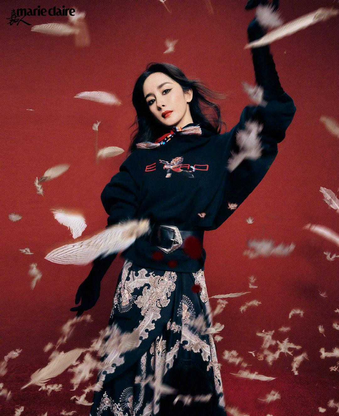 Ngôi sao &quot;Người phiên dịch&quot; cũng chịu khó biến hóa phong cách từ cá tính đến thanh lịch và thời thượng.