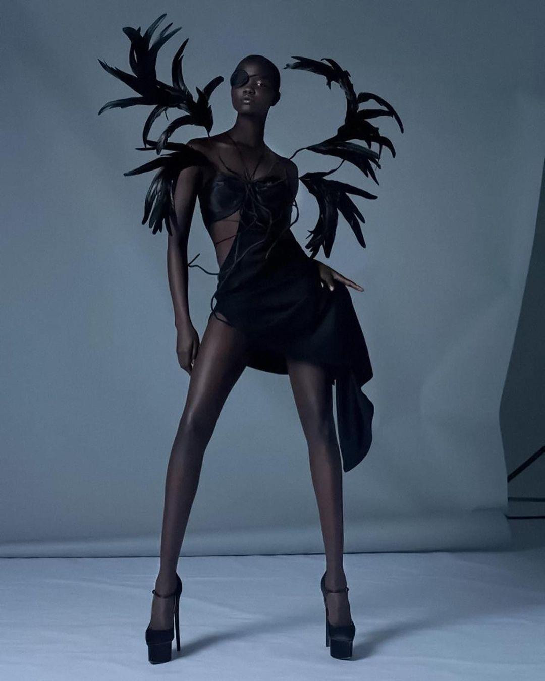 Chia sẻ trên tạp chí Love vào năm 2020, cô tiết lộ rào cản lớn nhất của cô là “bỏ lại mọi thứ mà tôi cảm thấy thoải mái ở phía sau để theo đuổi sự nghiệp mà tôi không có hy vọng thành công và học cách thoải mái trong hoàn cảnh mà tôi không có gì cả. Lúc đầu thật khó khăn vì tôi không cảm thấy được hỗ trợ và hoàn toàn nghi ngờ khả năng của mình”.