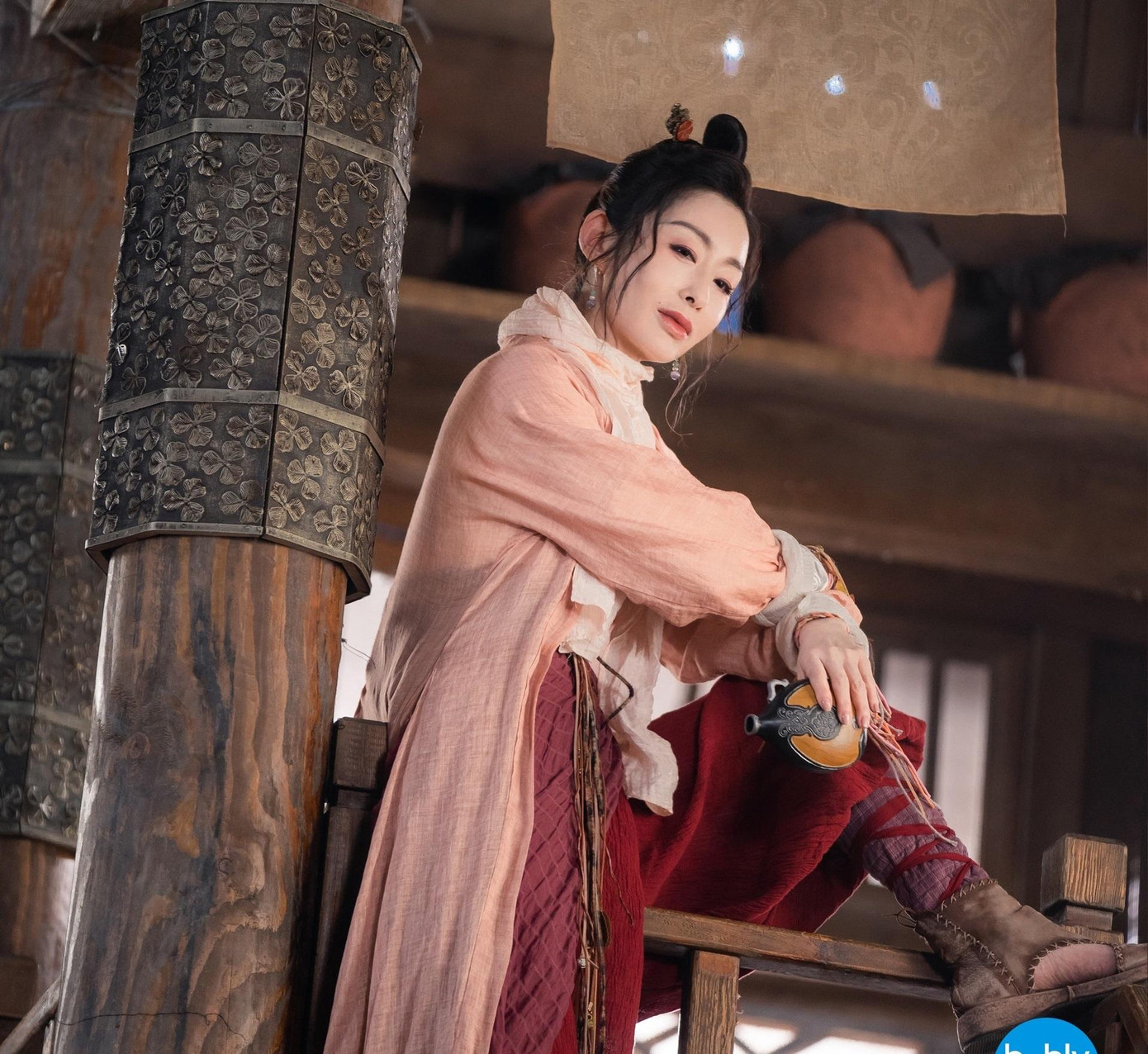 Được biết, bộ phim gần nhất mà Trương Mẫn hợp tác với Vương Tinh là &quot;Ỷ Thiên Đồ Long Ký: Giáo chủ ma giáo&quot; năm 1993. Trong phim, cô vào vai nữ chính, quận chúa Triệu Mẫn. Vai diễn này từng gây tiếng vang toàn châu Á và mỹ nhân Hong Kong được khen là một trong nàng Triệu Mẫn đẹp nhất màn ảnh Trung Quốc.