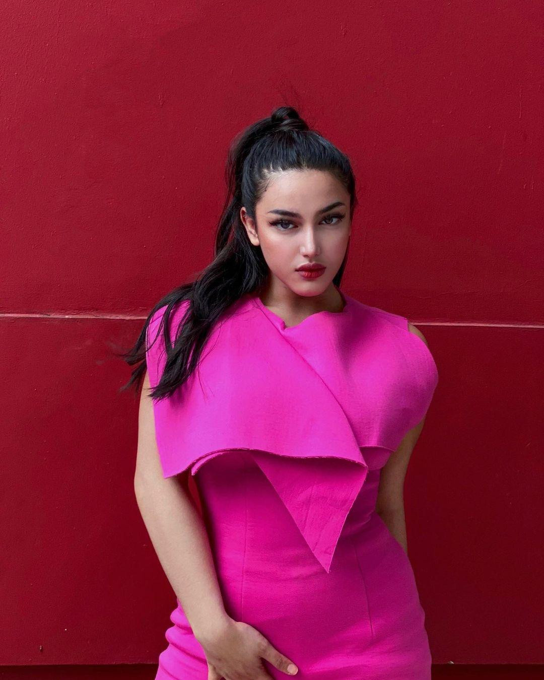 Cassandra Angelie bị bắt quả tang bán dâm trong khách sạn hạng sang. Cassandra Angelie bị bắt quả tang bán dâm trong khách sạn hạng sang.