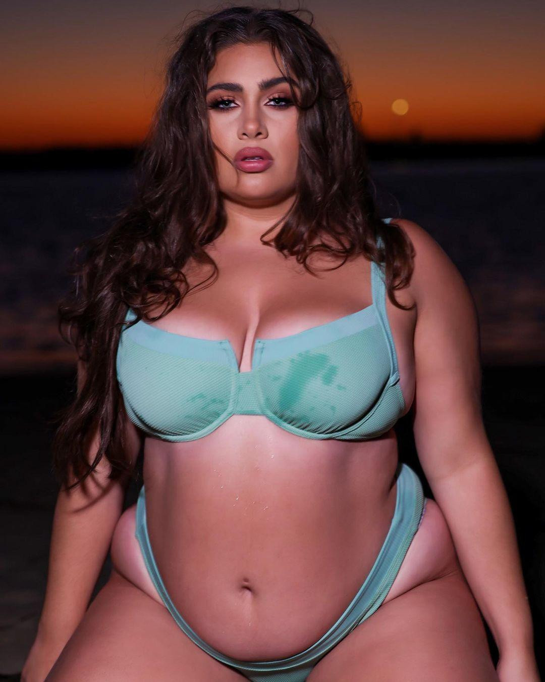 Thời điểm đó, Emma bộc bạch, cảm thấy như đang mơ khi nghe tên mình được xướng vào Top 20 rồi Top 12. Rõ ràng, giấc mơ của cô không chỉ dừng lại ở đó. Năm 2022, cô tiếp tục đăng ký Hoa hậu Trái đất Mỹ và giành được danh hiệu cao hơn nhiều - Á hậu 4.