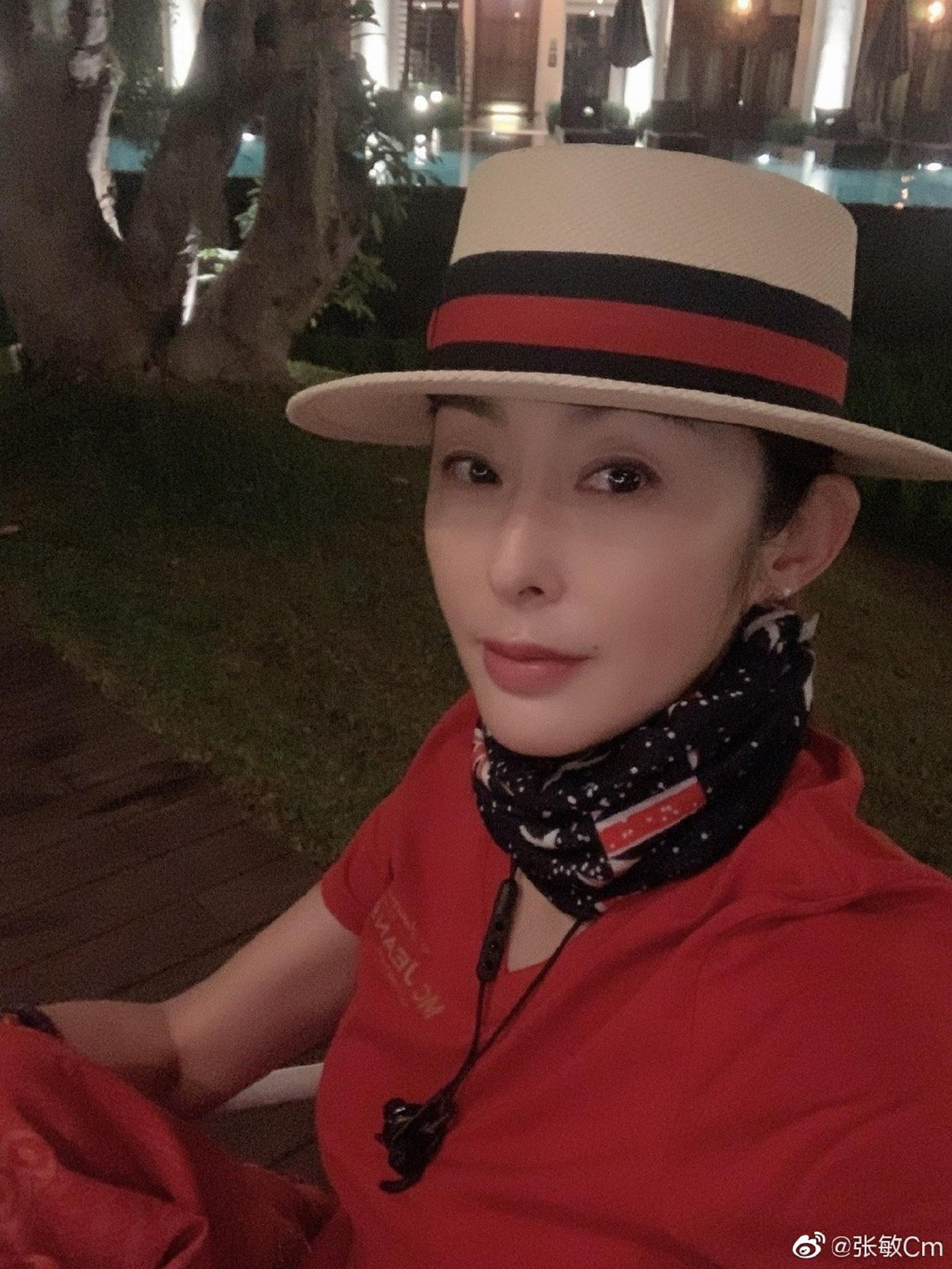 Làm trong lĩnh vực thẩm mỹ, cô chú trọng bảo dưỡng nhan sắc và hình thể. Sắc vóc &quot;không tuổi&quot; của cô nhận được vô số lời ca tụng từ dân mạng.