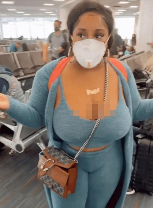 Nữ hành khách mặc đồ tương tự Olivia.