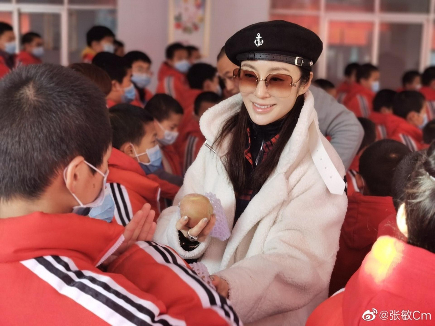 Thành công trong sự nghiệp, Trương Mẫn lại gặp nhiều sóng gió trong chuyện tình cảm. Cô từng chấp nhận bị chỉ trích là &quot;tiểu tam&quot; để ở bên đàn ông có vợ - &quot;ông trùm&quot; Hướng Hoa Thắng, em trai Hướng Hoa Cương&quot;. Tuy nhiên, dù sau đó đã ly dị vợ, Hướng Hoa Thắng vẫn không cho cô danh phận. Bên nhau 9 năm, Hướng Hoa Thắng bất ngờ đòi chia tay. Có thông tin, ông trùm này tin lời thầy bói cho rằng Trương Mẫn có số khắc phu.