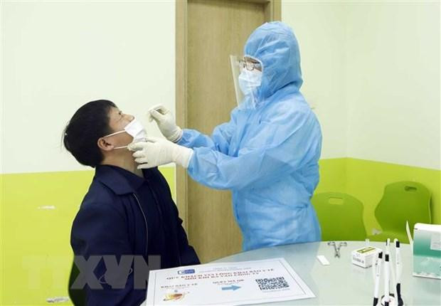Lấy mẫu xét nghiệm COVID-19. (Nguồn: TTXVN)