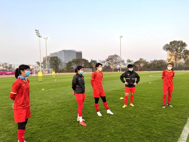 5 cầu thủ nữ còn lại vẫn đang đợi kết quả xét nghiệm của đồng đội từ Tây Ban Nha. Nếu mọi chuyện suôn sẻ, các thành viên đủ điều kiện của tuyển Việt Nam sẽ bay sang Ấn Độ vào ngày 19/1. 5 cầu thủ nữ còn lại vẫn đang đợi kết quả xét nghiệm của đồng đội từ Tây Ban Nha. Nếu mọi chuyện suôn sẻ, các thành viên đủ điều kiện của tuyển Việt Nam sẽ bay sang Ấn Độ vào ngày 19/1.