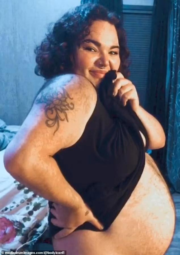 Cô hạnh phúc gấp bội phần vì có thể mang thai tự nhiên. Cô hạnh phúc gấp bội phần vì có thể mang thai tự nhiên.