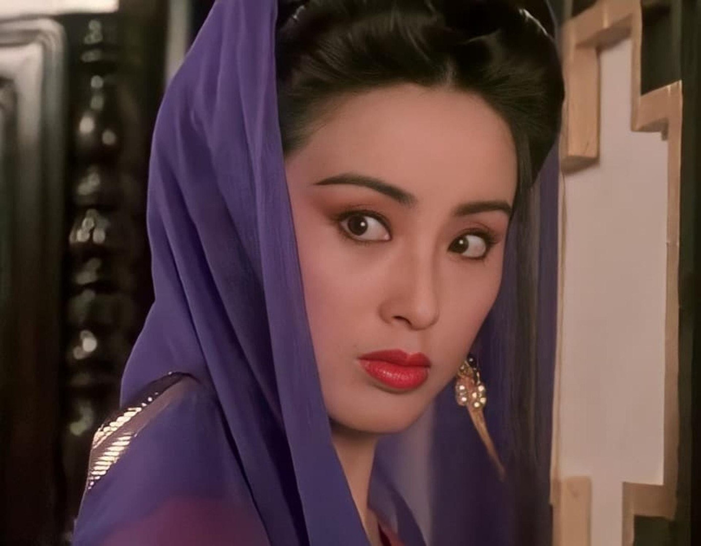 Năm 1996, Trương Mẫn mạnh tay đầu tư mở trung tâm thẩm mỹ, tiệm thời trang, kinh doanh bất động sản tại nhiều thành phố lớn. Tuy nhiên, cô nhanh chóng thất bại vì không có nhiều kinh nghiệm, phải tuyên bố phá sản vì thua lỗ hàng chục triệu đô la Hong Kong. Không những vậy, Trương Mẫn còn bị bạn bè lợi dụng và lừa hàng trăm nghìn tệ. Không chùn bước, cô bắt đầu lại từ đầu và gặt hái được “trái ngọt”. Cô luôn nằm trong top doanh nhân tiêu biểu của Bắc Kinh.