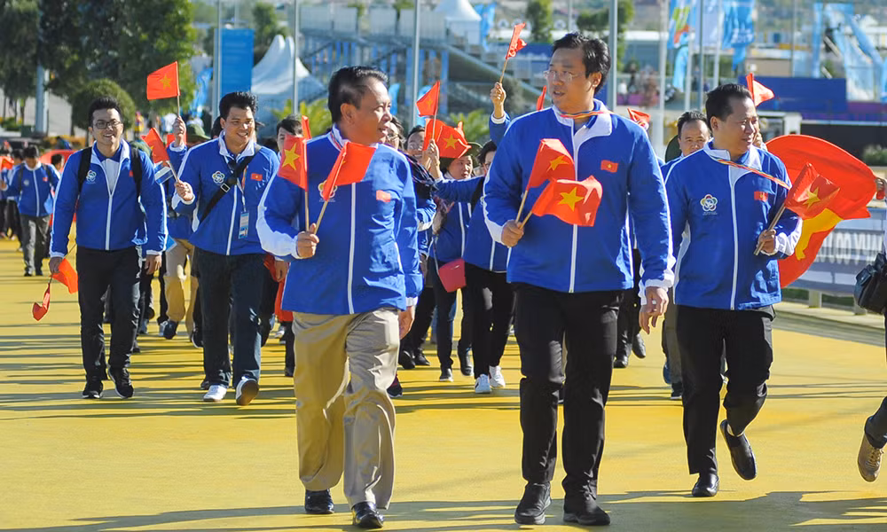 Quốc kỳ Việt Nam tung bay ở Festival thanh niên, sinh viên thế giới 19 ảnh 2