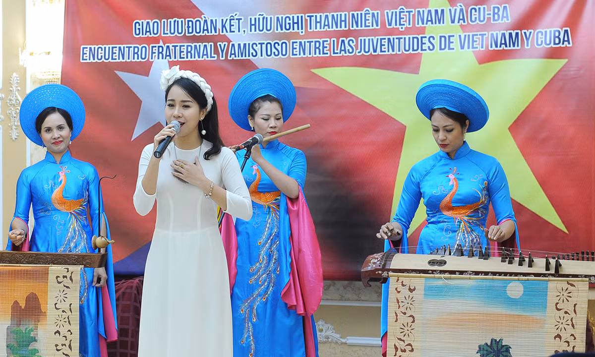 Nồng ấm đêm giao lưu Việt Nam - Cu Ba tại Festival thanh niên, sinh viên thế giới ảnh 12