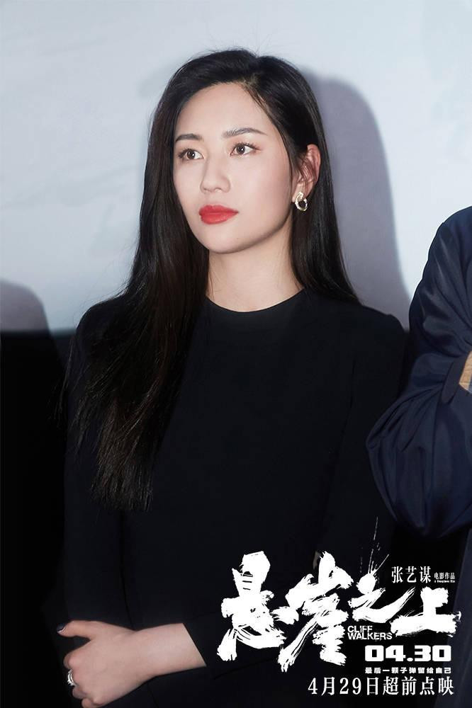 Ngoài những gương mặt quen thuộc, sự kiện có sự xuất hiện của một nữ diễn viên lạ mặt, nhận được sự chú ý từ truyền thông Hoa ngữ nhờ ngoại hình nổi bật.