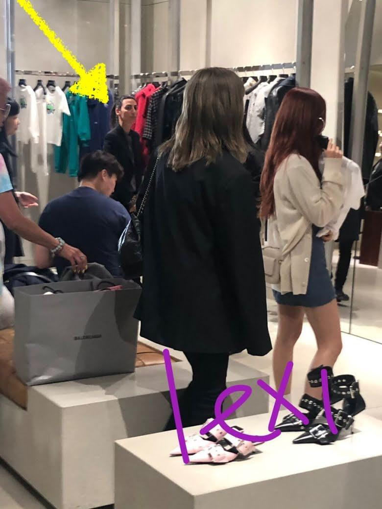 Dân mạng nhận xét, nếu vệ sĩ của Black Pink không làm công việc bảo vệ thần tượng, cô hoàn toàn có thể gia nhập làng mẫu.