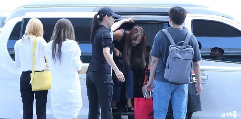 Dân mạng &quot;đứng ngồi không yên&quot; trước hình tượng nữ vệ sĩ ngầu, ga lăng.