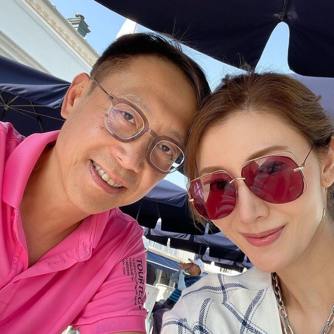 Lý Gia Hân và Hứa Tấn Hanh đã kết hôn được 13 năm. Từ cặp đôi bị cả làng giải trí xứ Cảng Thơm, đôi vợ chồng bỏ ngoài tai mọi điều tiếng để duy trì hôn nhân hạnh phúc đến bây giờ. Lý Gia Hân và Hứa Tấn Hanh đã kết hôn được 13 năm. Từ cặp đôi bị cả làng giải trí xứ Cảng Thơm, đôi vợ chồng bỏ ngoài tai mọi điều tiếng để duy trì hôn nhân hạnh phúc đến bây giờ.