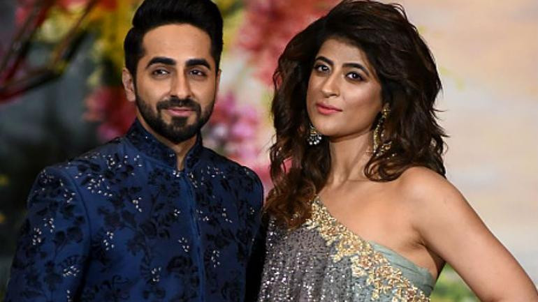 Ngôi sao Bollywood Ayushmann Khurrana và vợ Tahira Kashyap đã đóng góp cho quỹ cứu trợ của Thủ hiến bang Maharashtra, ông Uddhav Thackeray, góp phần hỗ trợ cho những người bị ảnh hưởng bởi COVID-19 ở bang này. Trên trang cá nhân, cặp đôi cảm ơn những người đã truyền cảm hứng cho họ đóng góp nhiều hơn. Đồng thời, Khurrana và Kashyap cũng yêu cầu người Ấn Độ chung tay giúp đỡ những người có hoàn cảnh khó khăn. Ngôi sao Bollywood Ayushmann Khurrana và vợ Tahira Kashyap đã đóng góp cho quỹ cứu trợ của Thủ hiến bang Maharashtra, ông Uddhav Thackeray, góp phần hỗ trợ cho những người bị ảnh hưởng bởi COVID-19 ở bang này. Trên trang cá nhân, cặp đôi cảm ơn những người đã truyền cảm hứng cho họ đóng góp nhiều hơn. Đồng thời, Khurrana và Kashyap cũng yêu cầu người Ấn Độ chung tay giúp đỡ những người có hoàn cảnh khó khăn.
