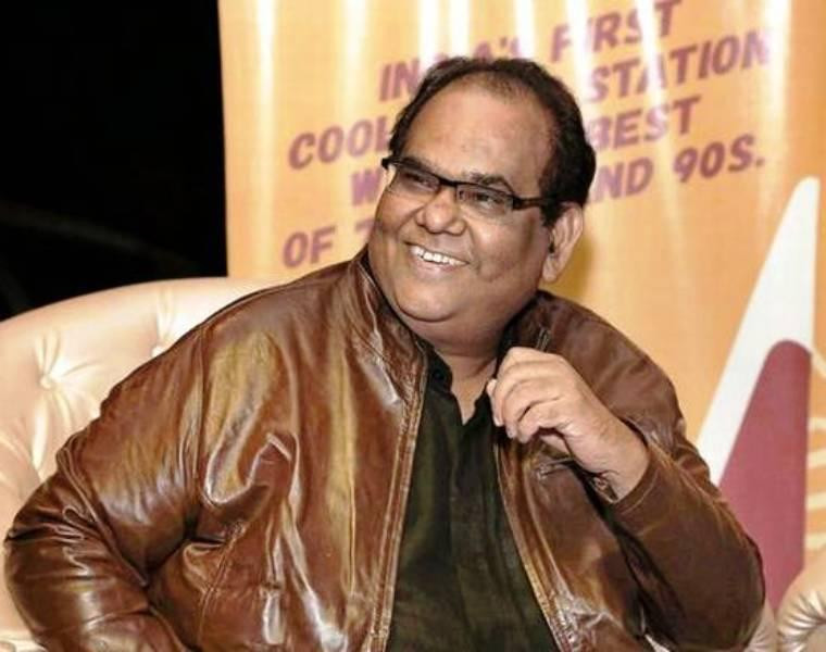 Nhà sản xuất Satish Kaushik phải nhập viện sau khi được xác nhận mắc COVID-19 vào ngày 18/3. Ngày 30/3 ông bình phục và được về nhà. Được biết, con gái ông cũng mắc bệnh. Nhà sản xuất Satish Kaushik phải nhập viện sau khi được xác nhận mắc COVID-19 vào ngày 18/3. Ngày 30/3 ông bình phục và được về nhà. Được biết, con gái ông cũng mắc bệnh.