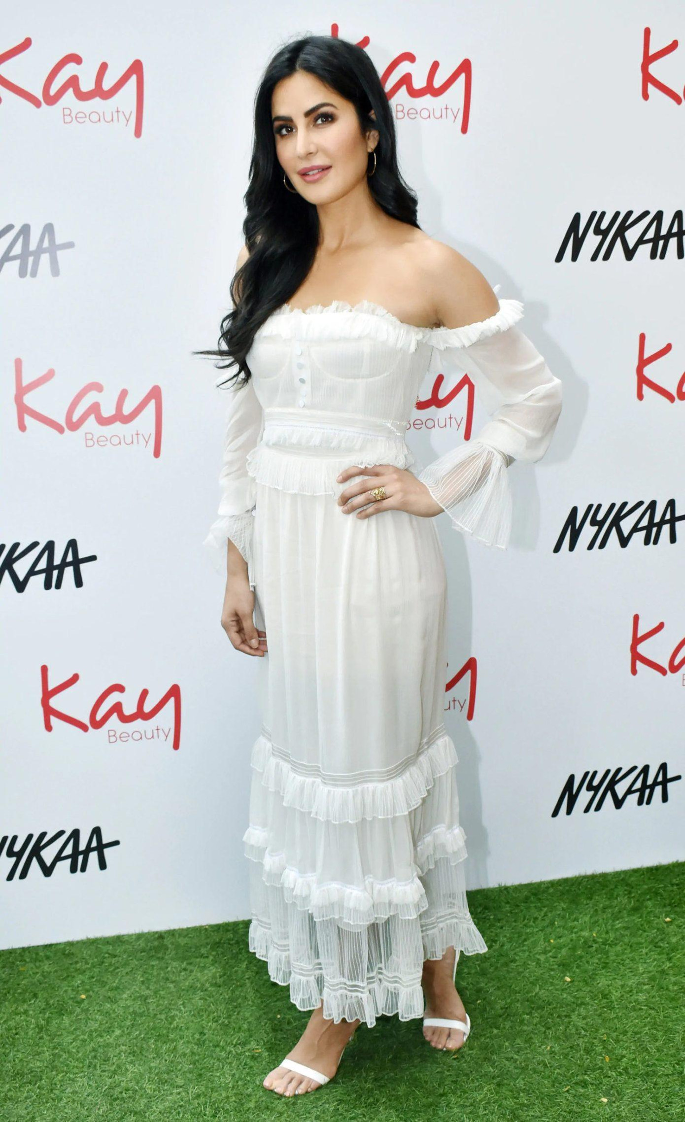 Mỹ nhân nóng bỏng người Anh gốc Ấn Katrina Kaif báo tin mắc COVID-19 vào ngày 6/4. Đến ngày 17/4, cô thông báo với người hâm mộ đã nhận kết quả âm tính. Mỹ nhân nóng bỏng người Anh gốc Ấn Katrina Kaif báo tin mắc COVID-19 vào ngày 6/4. Đến ngày 17/4, cô thông báo với người hâm mộ đã nhận kết quả âm tính.