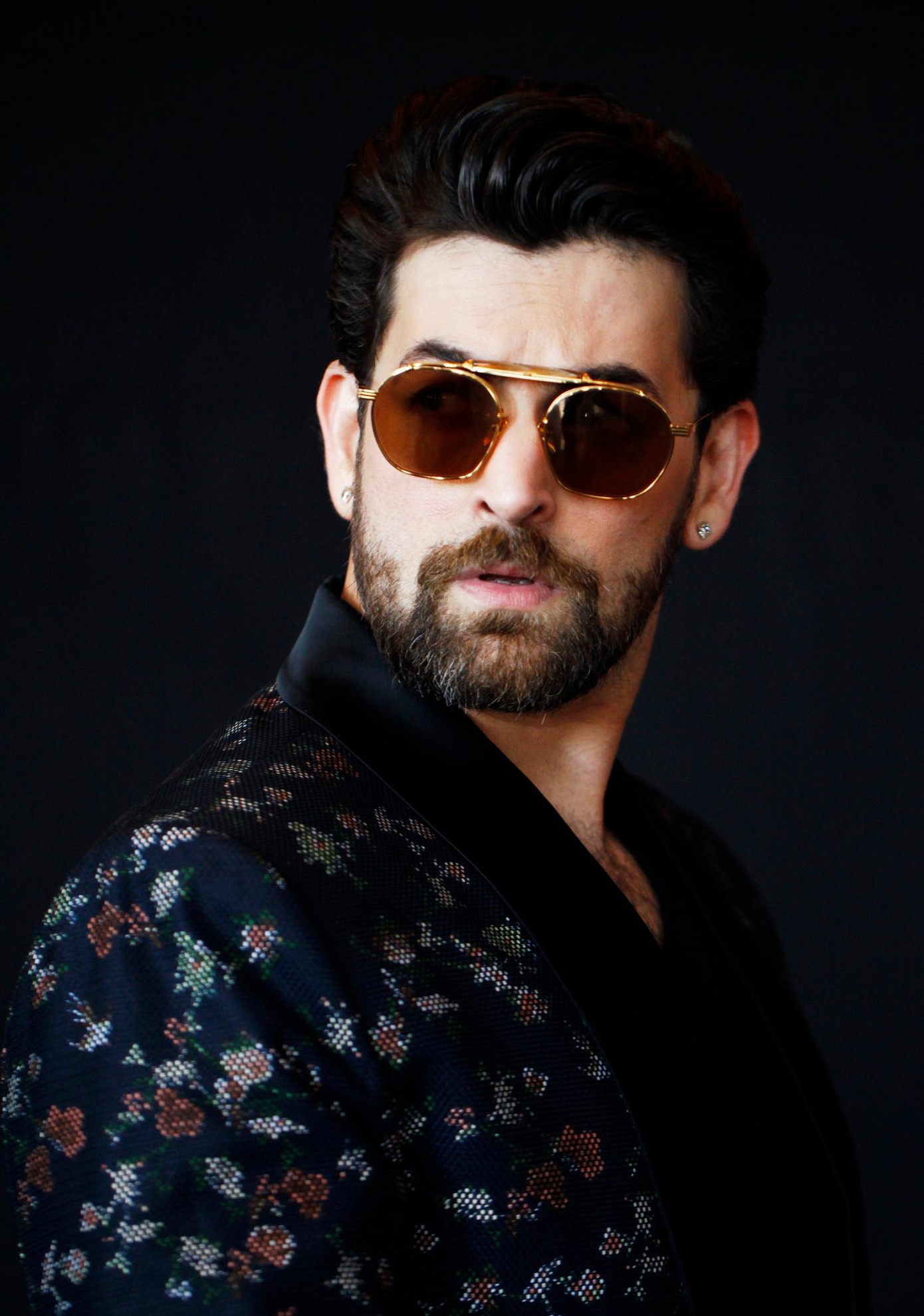 Ngôi sao “Saaho” Neil Nitin Mukesh đăng bài xác nhận mắc COVID-19 trên Instagram vào ngày 18/4. Cả gia đình anh cũng nhận kết quả dương tính. Ngôi sao “Saaho” Neil Nitin Mukesh đăng bài xác nhận mắc COVID-19 trên Instagram vào ngày 18/4. Cả gia đình anh cũng nhận kết quả dương tính.