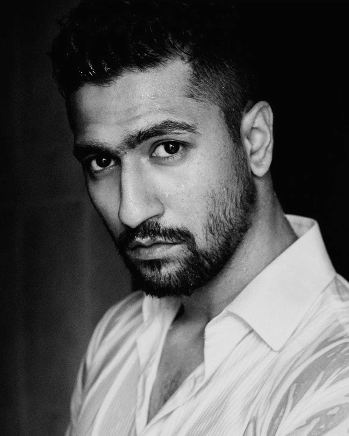 Tài tử “Biệt đội chống khủng bố” Vicky Kaushal nhận kết quả dương tính vào ngày 5/4. Chưa đầy hai tuần sau, anh đăng bức ảnh cười rạng rỡ, kèm thông báo đã bình phục. Tài tử “Biệt đội chống khủng bố” Vicky Kaushal nhận kết quả dương tính vào ngày 5/4. Chưa đầy hai tuần sau, anh đăng bức ảnh cười rạng rỡ, kèm thông báo đã bình phục.
