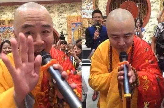 Từ Thiếu Hoa đóng vai Đường Tăng đi hát tại một sự kiện kinh doanh nhỏ gần đây. Từ Thiếu Hoa đóng vai Đường Tăng đi hát tại một sự kiện kinh doanh nhỏ gần đây.
