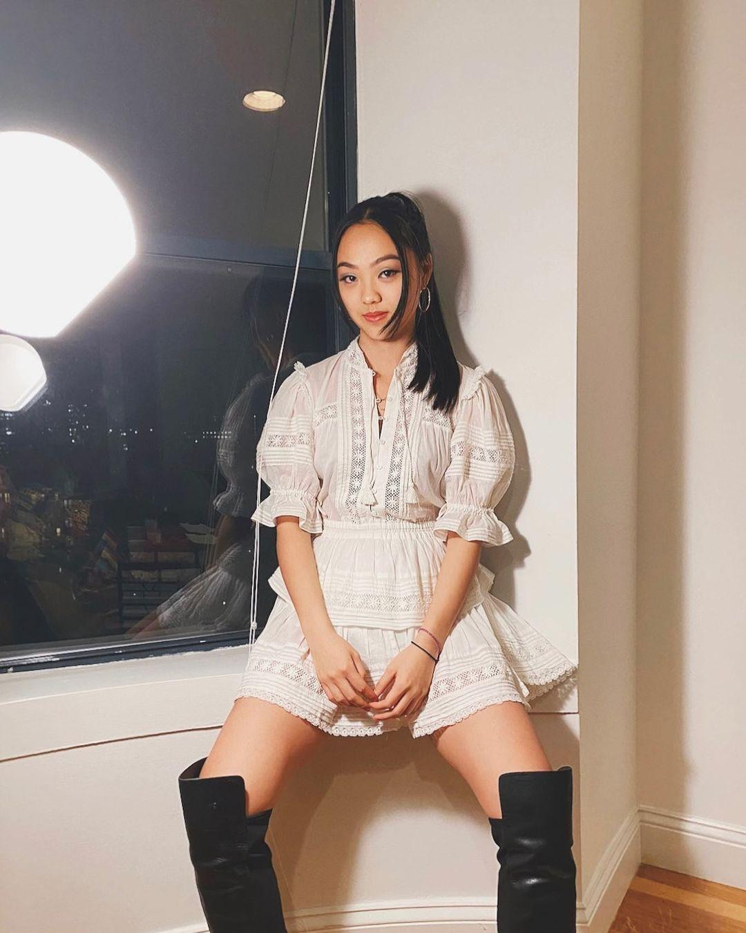 Là con gái của sao lớn, sống trong nhung lụa từ nhỏ, Jane không hề sa đà vào những thú vui chớp nhoáng của một bộ phận con nhà giàu. Ngược lại, cô vẫn luôn nhắc nhở bản thân, thành công của cha mẹ không phải là thành công của cô.