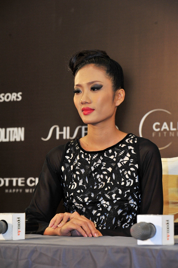 Nhã Trúc tỏ ra rất bản lĩnh khi ứng xử với giới truyền thông. Nhã Trúc tỏ ra rất bản lĩnh khi ứng xử với giới truyền thông