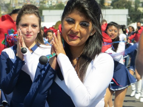 Các cô gái Ecuador xinh tươi biểu diễn