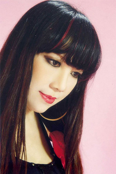 Bảo Yến có một thời tuổi trẻ sôi nổi với âm nhạc. Nhưng từ tuổi trung niên trở đi, chị khá lặng lẽ. Bảo Yến có một thời tuổi trẻ sôi nổi với âm nhạc. Nhưng từ tuổi trung niên trở đi, chị khá lặng lẽ