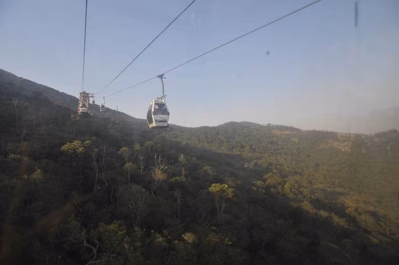 Cáp treo hoạt động liên tục và miễn phí cho bà con trong những ngày đại lễ