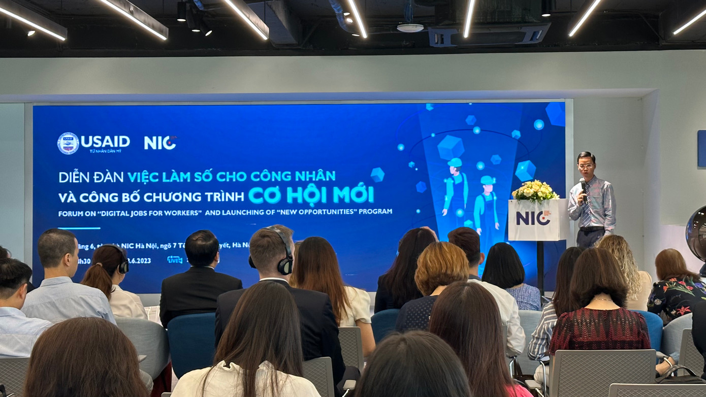 Chương trình tập trung hỗ trợ công nhân bị thất nghiệp do ảnh hưởng COVID-19. Chương trình tập trung hỗ trợ công nhân bị thất nghiệp do ảnh hưởng COVID-19.