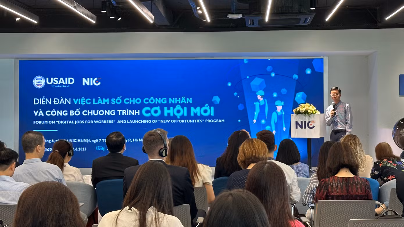 Chương trình tập trung hỗ trợ công nhân bị thất nghiệp do ảnh hưởng COVID-19.