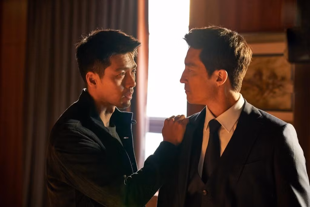 Hyun Bin và Daniel Henney trong phim Hyun Bin và Daniel Henney trong phim