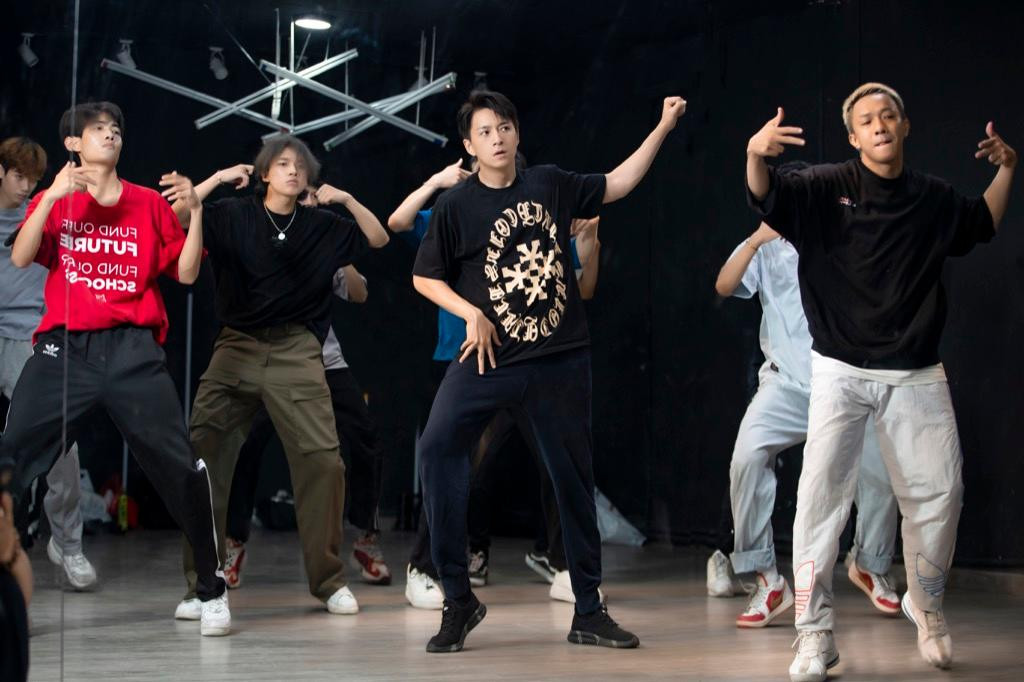 Ngô Kiến Huy hăng say tập luyện cho lần trở lại cùng âm nhạc