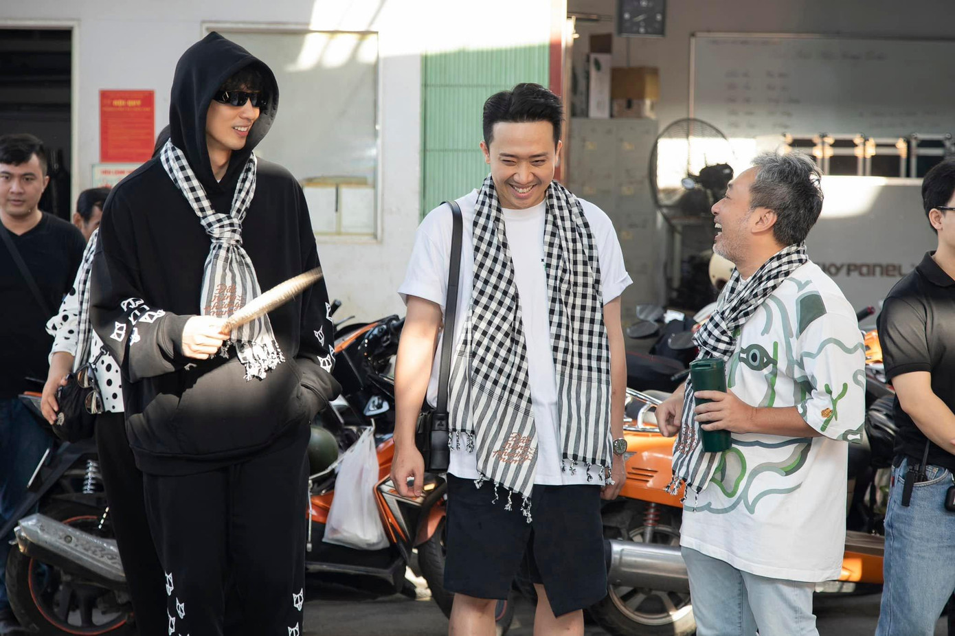 Trấn Thành sẽ góp mặt trong phim nhưng vai diễn của anh chưa được tiết lộ cụ thể Trấn Thành sẽ góp mặt trong phim nhưng vai diễn của anh chưa được tiết lộ cụ thể