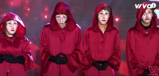 Queen đánh trúng thị hiếu của khán giả khi mash-up hai bản hit của V-Pop. Queen đánh trúng thị hiếu của khán giả khi mash-up hai bản hit của V-Pop.