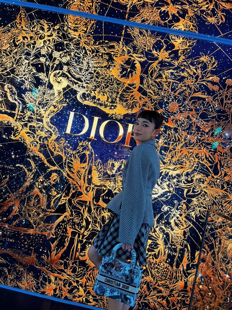 Châu Bùi lựa chọn phong cách nhẹ nhàng, thanh lịch. Châu Bùi lựa chọn phong cách nhẹ nhàng, thanh lịch.