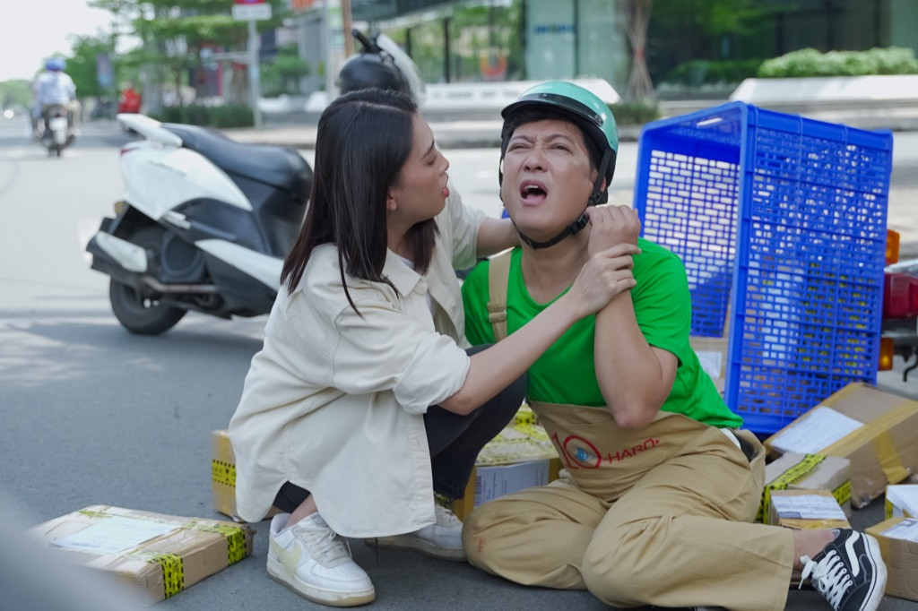 Trường Giang và Hoa hậu Tiểu Vy trong phim Trường Giang và Hoa hậu Tiểu Vy trong phim