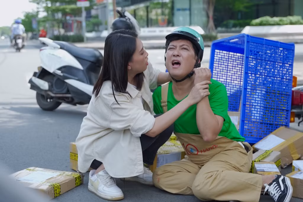Trường Giang và Hoa hậu Tiểu Vy trong phim