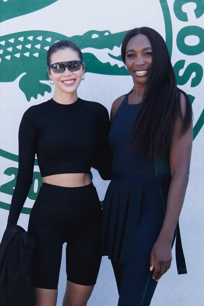 Minh Tú bên cạnh huyền thoại quần vợt Venus Williams