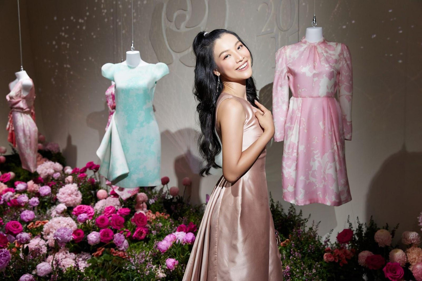 Á hậu Hoàng Oanh rạng rỡ, trẻ trung.